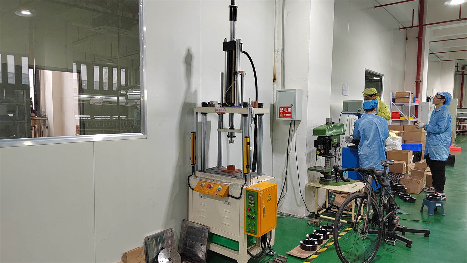 Hydraulic press used in pump housing assembly